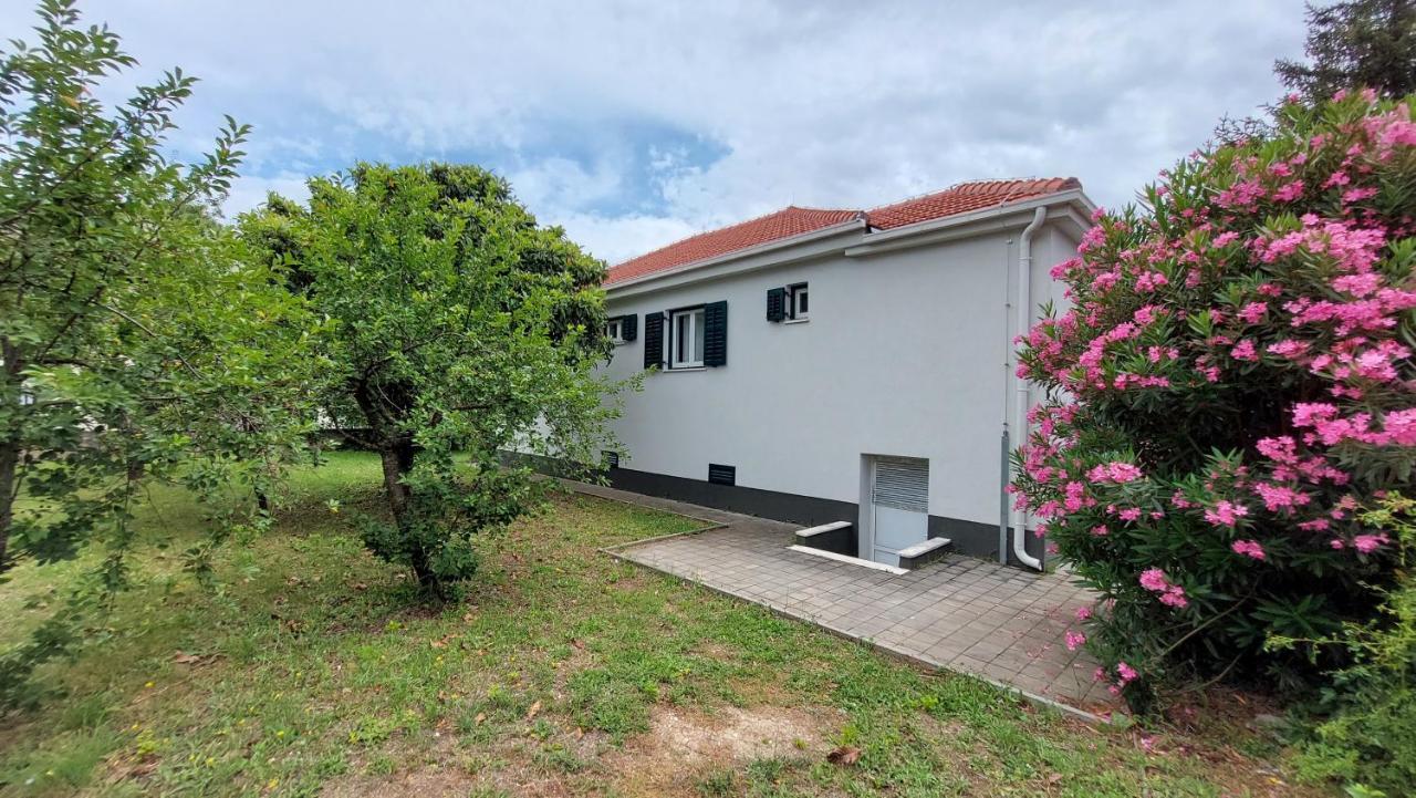Sailing Forever Bungalow Kastela Exterior photo